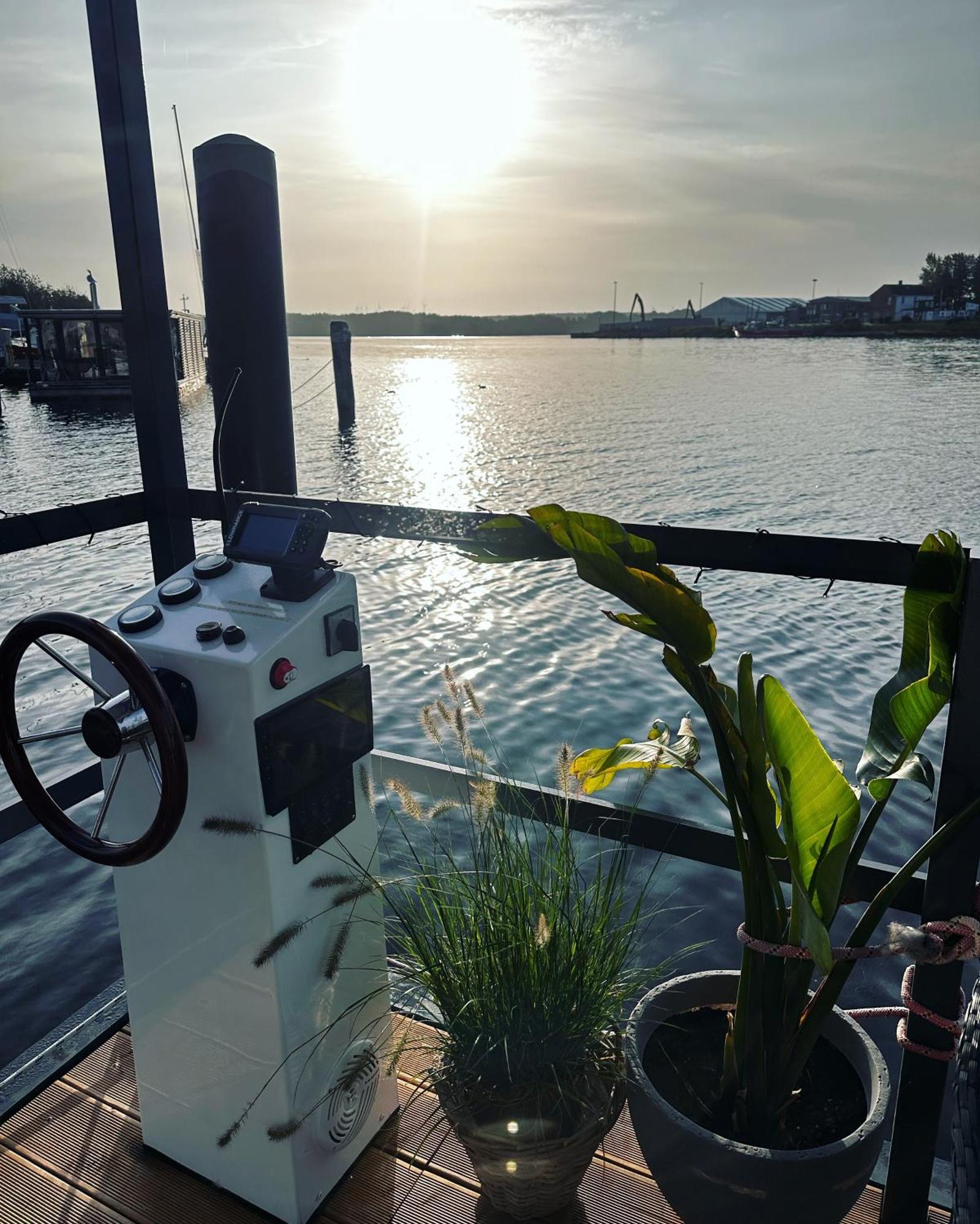 Premium Hausboot Trave Traum Apartamento Lübeck Exterior foto
