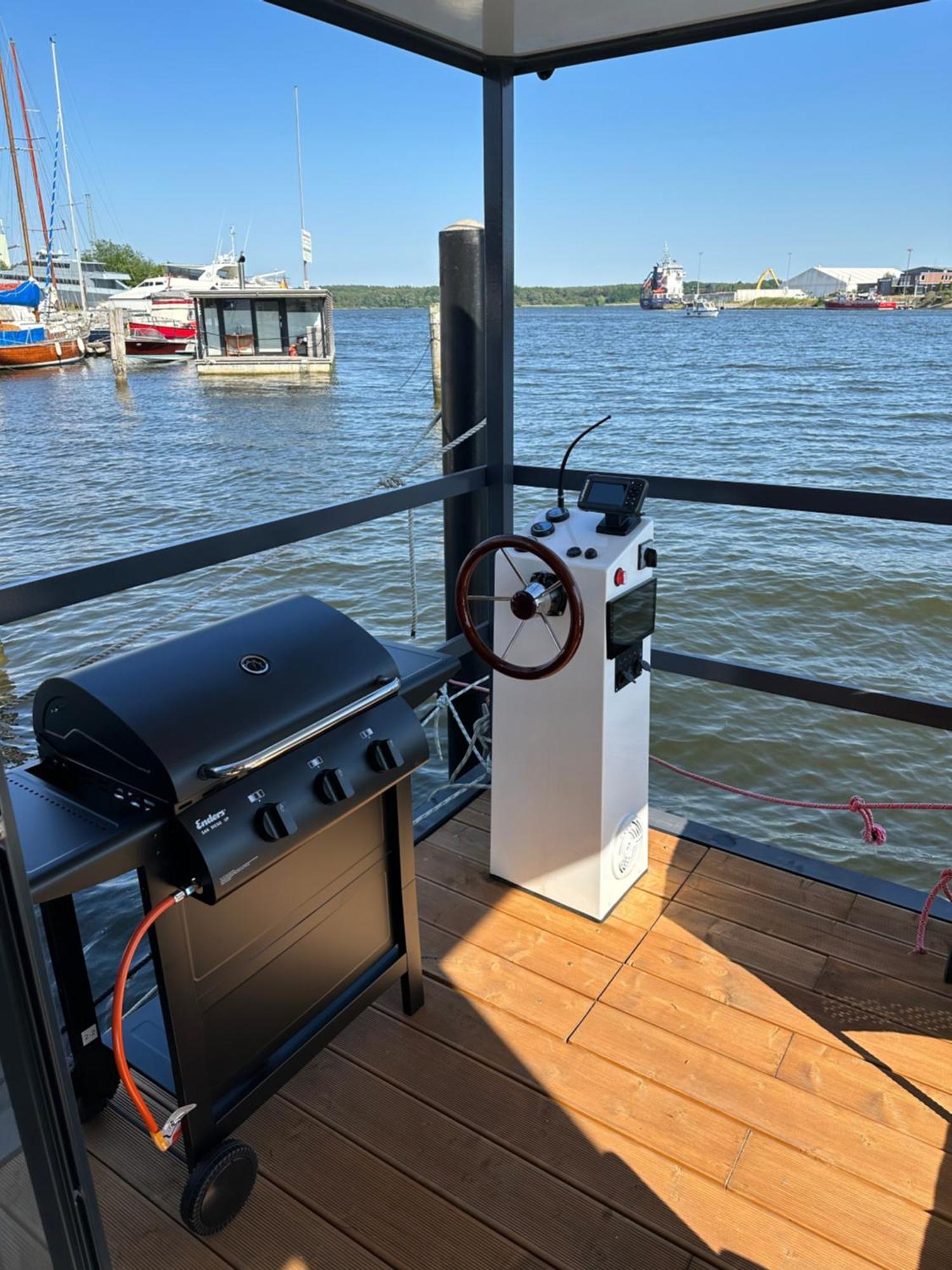 Premium Hausboot Trave Traum Apartamento Lübeck Exterior foto