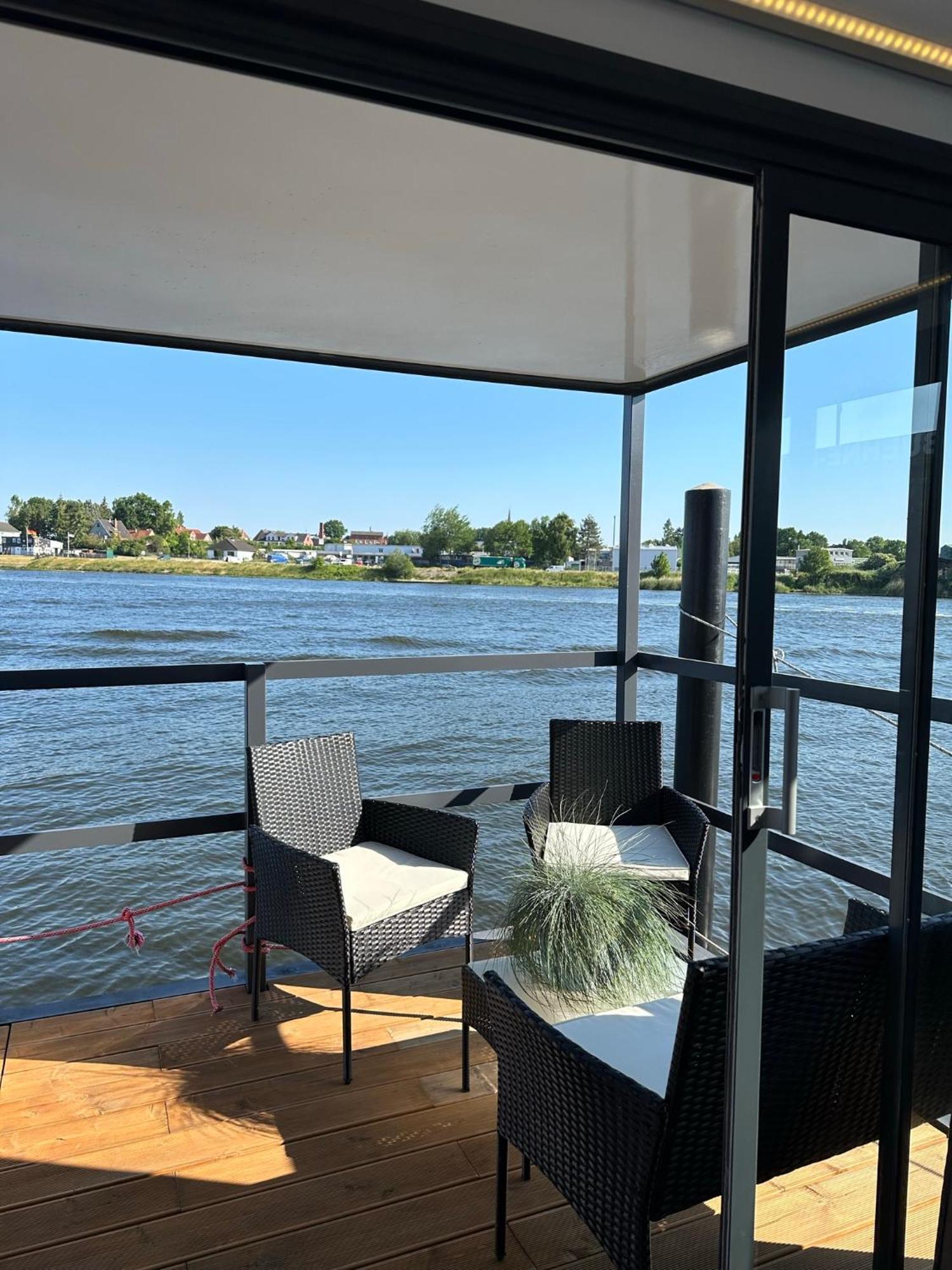 Premium Hausboot Trave Traum Apartamento Lübeck Exterior foto