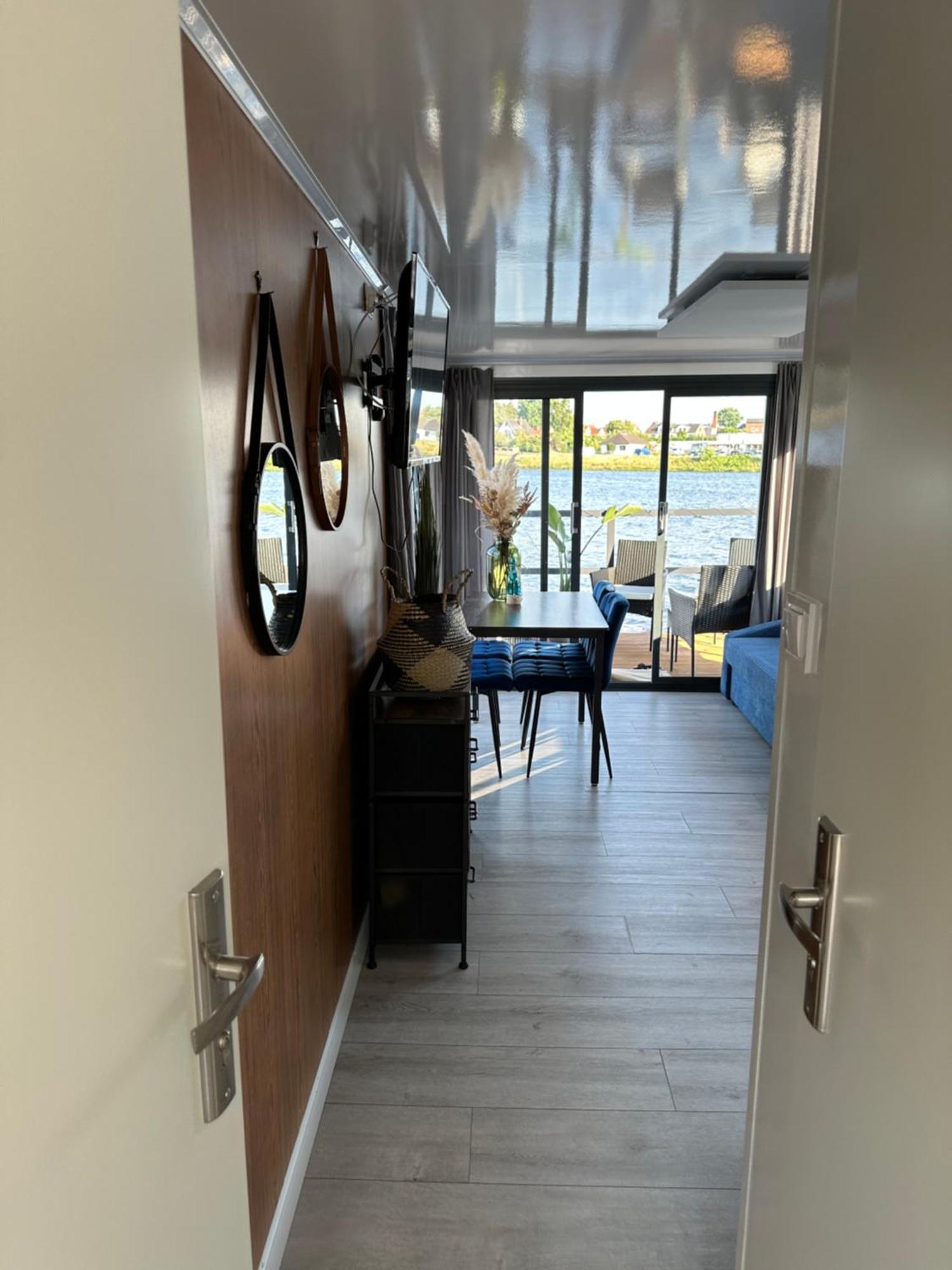 Premium Hausboot Trave Traum Apartamento Lübeck Exterior foto