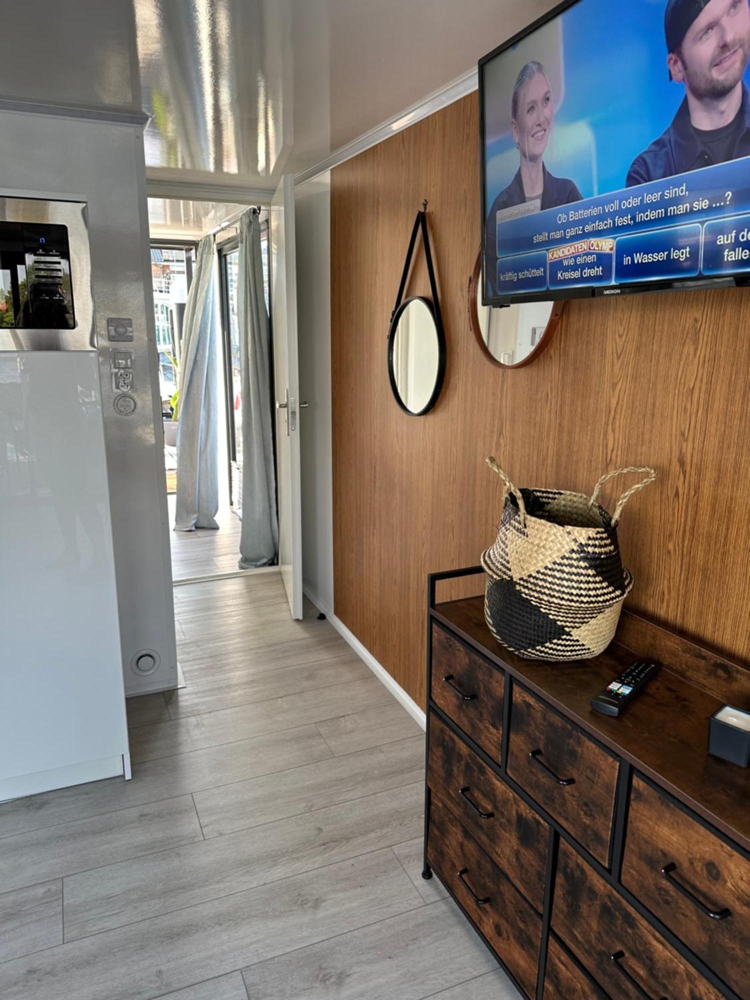 Premium Hausboot Trave Traum Apartamento Lübeck Exterior foto