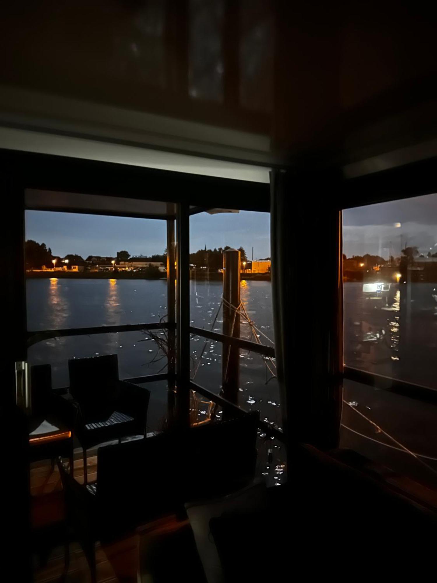 Premium Hausboot Trave Traum Apartamento Lübeck Exterior foto
