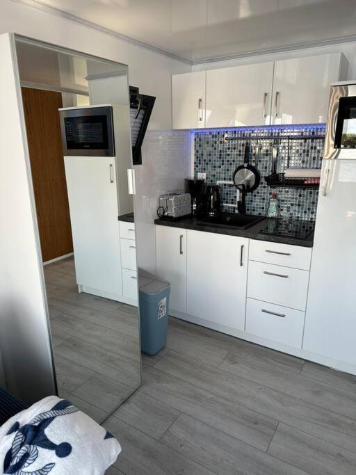 Premium Hausboot Trave Traum Apartamento Lübeck Exterior foto