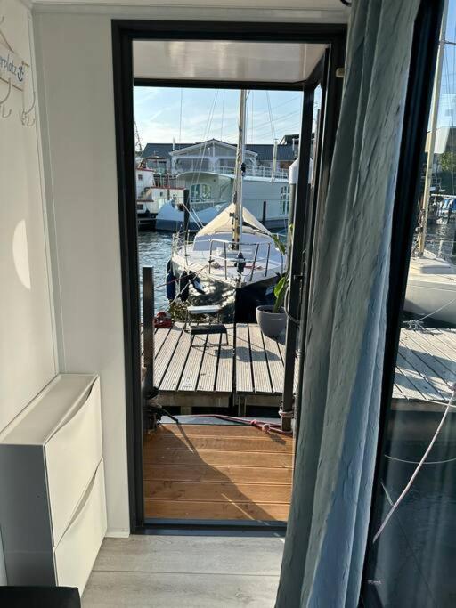 Premium Hausboot Trave Traum Apartamento Lübeck Exterior foto